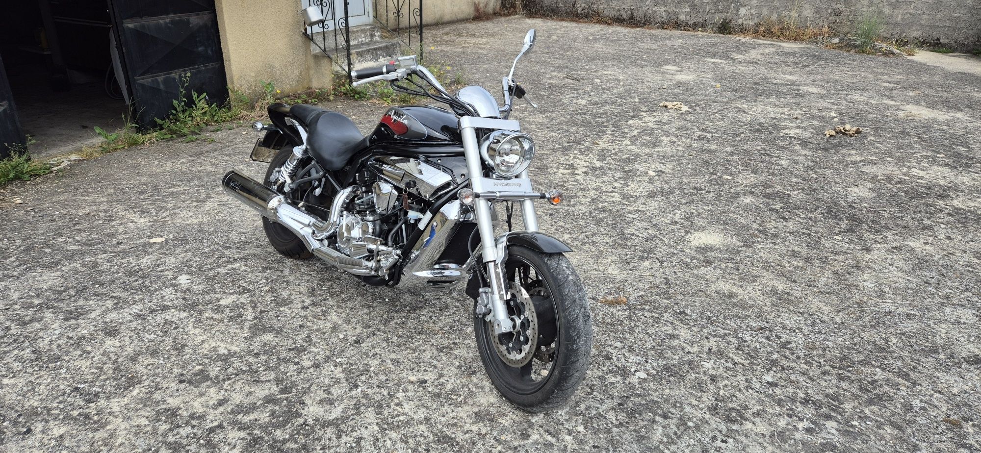 Hyosung Aquila 650cc