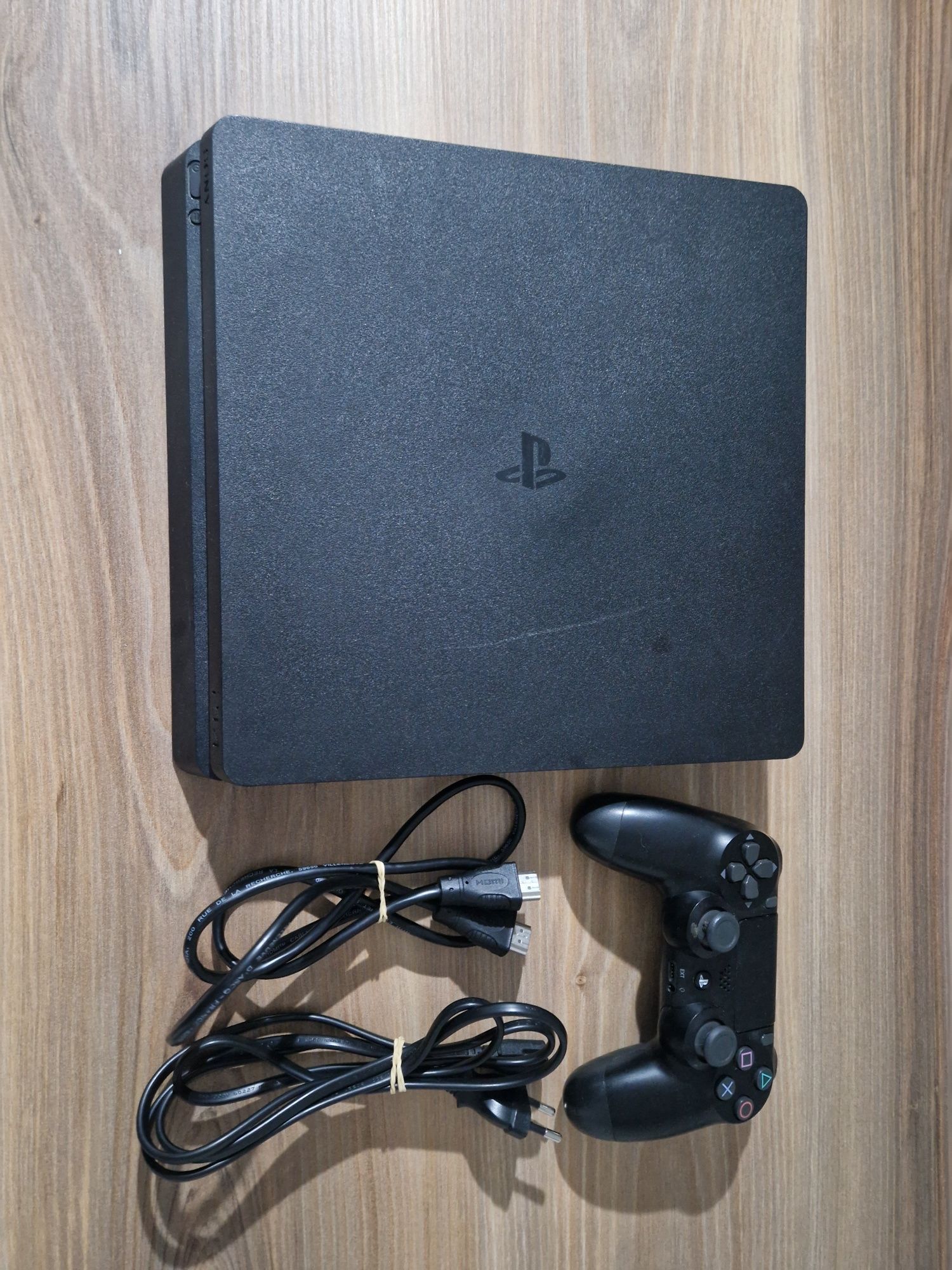 Ps4 slim 1tb com um comando e cabos