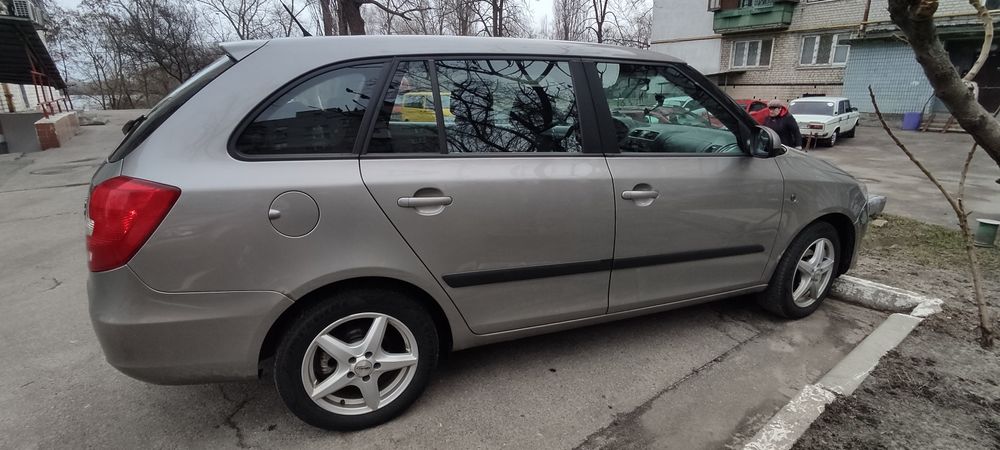 Продам Шкода фабія 2010