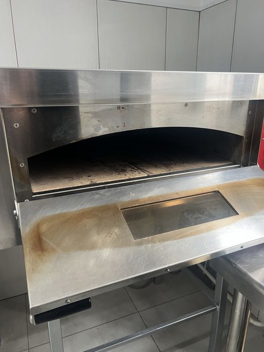 Piec do pizzy z kamieniem szamotowym