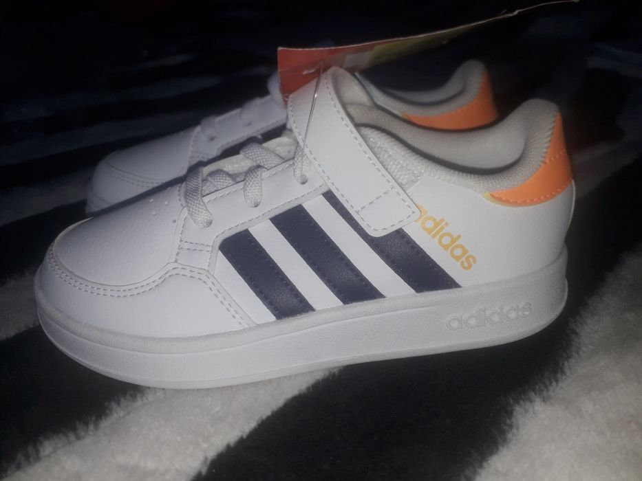 Фирменные кроссовки adidas