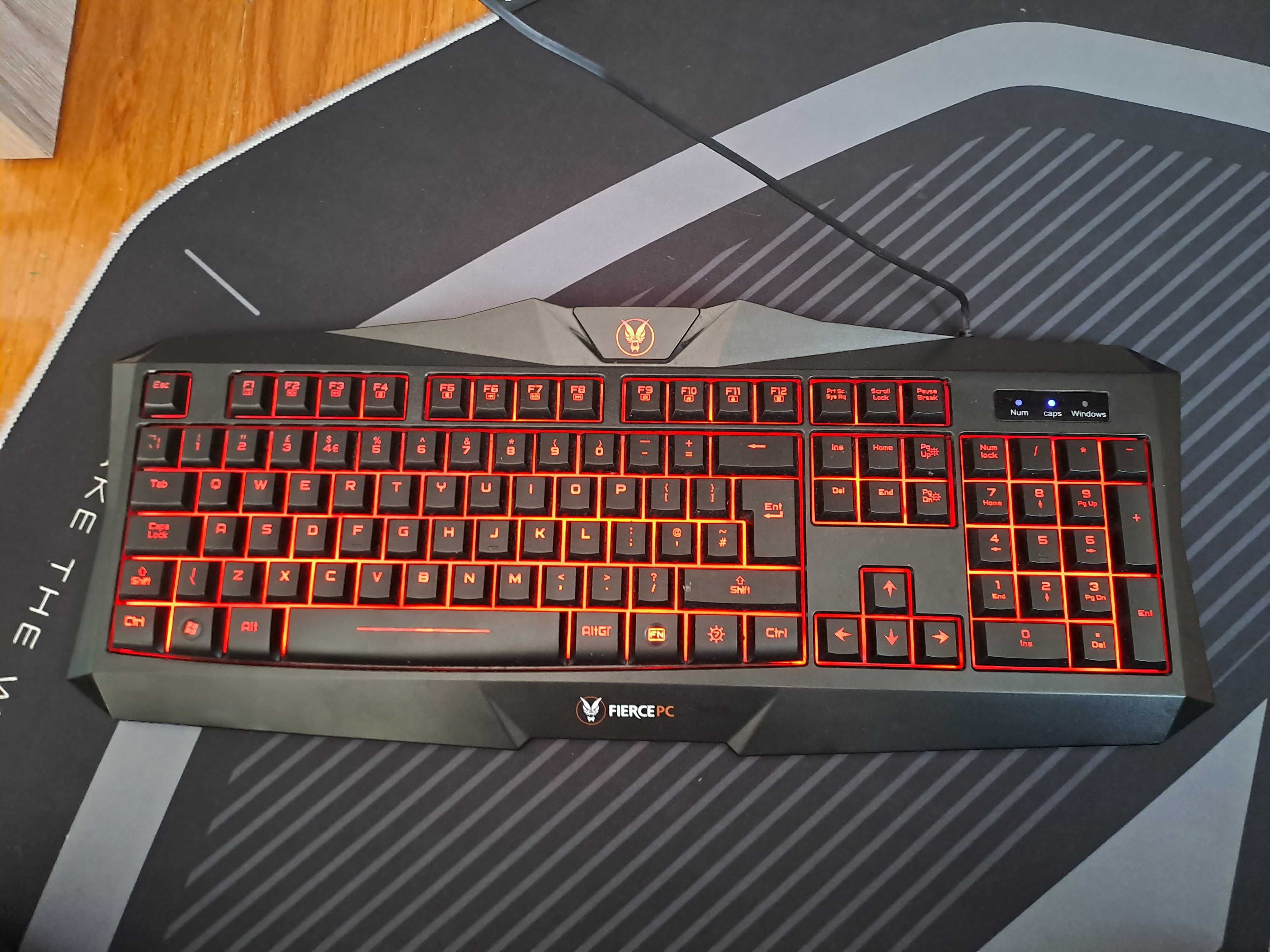 Teclado gamer de membrana RGB (com 7 cores)