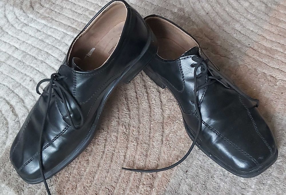 Czarne buty komunijne rozmiar 33