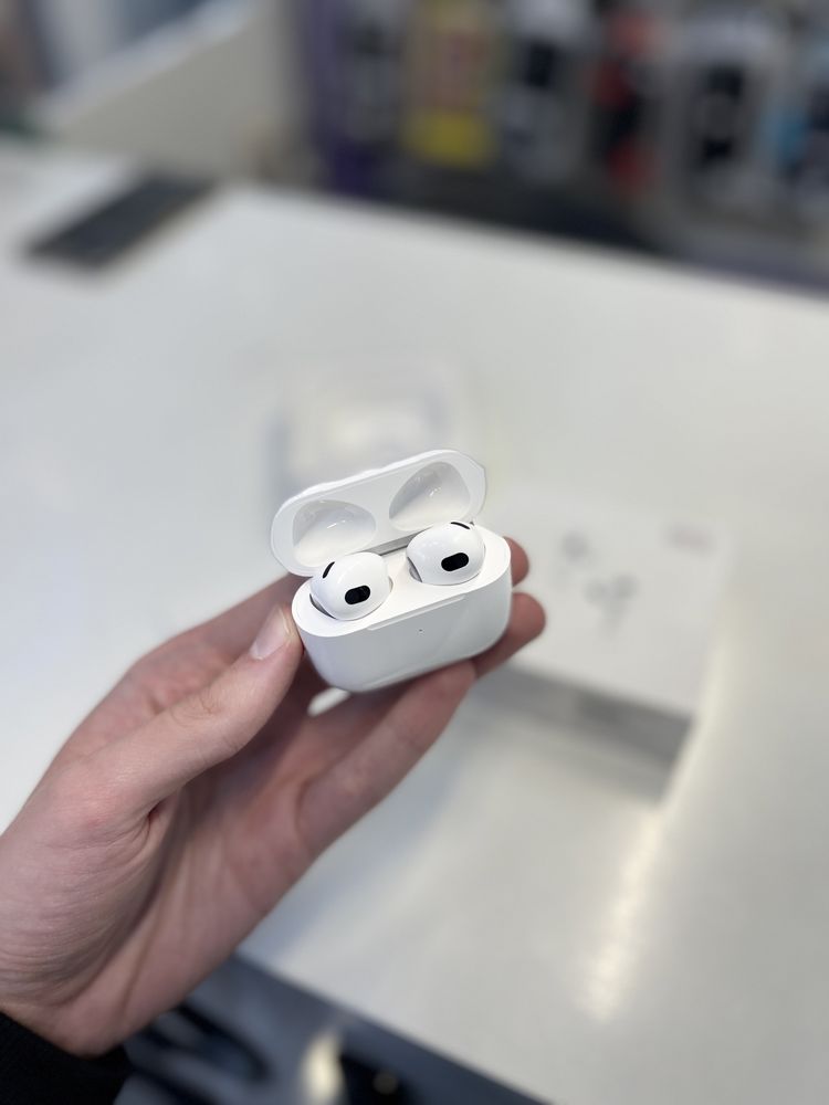 Безпровідні навушники Apple AirPods 3