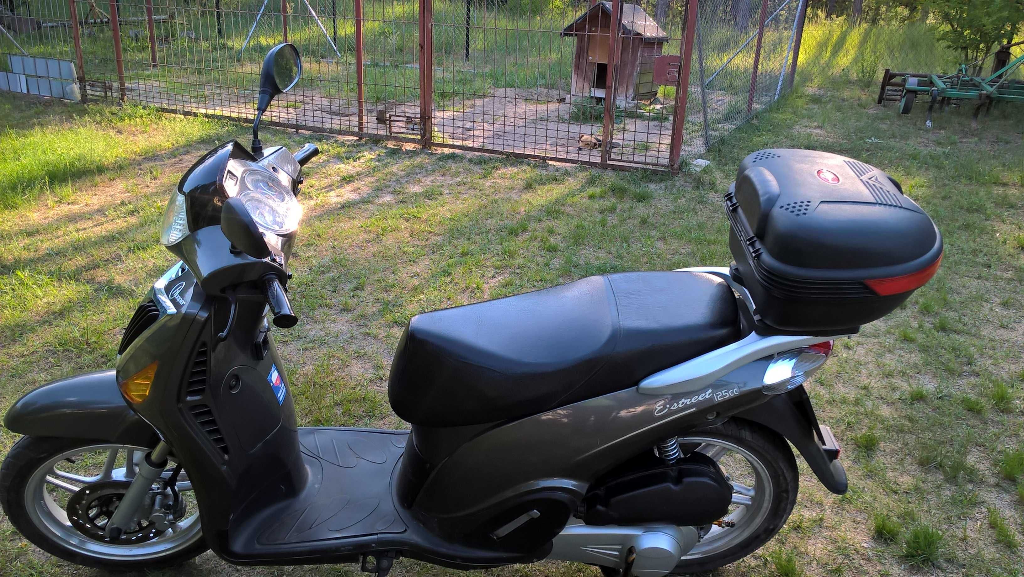 Skuter 125 cm CF MOTO + duży kufer