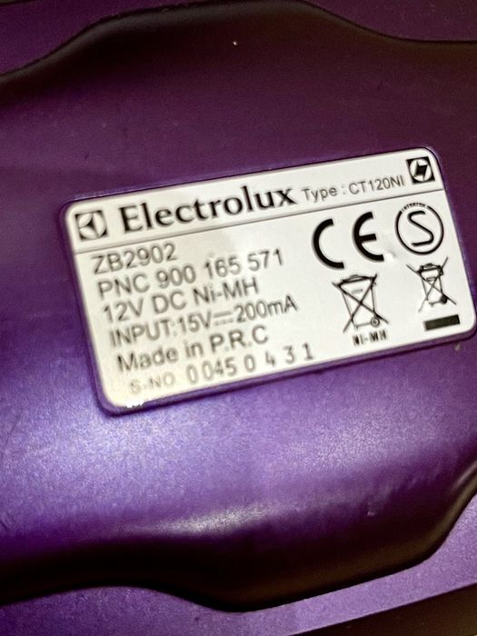Пилосос безпровідний 2 в 1 electrolux на запчастини
