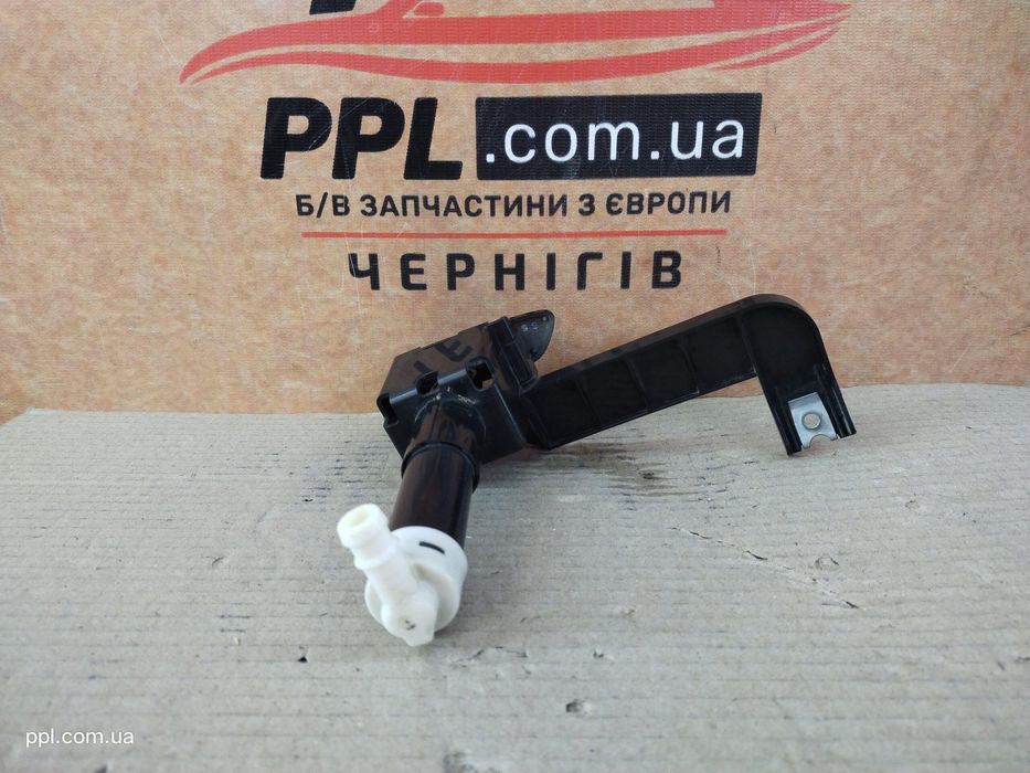 Lexus IS II 2005-2013 Форсунка омывателя фары правая