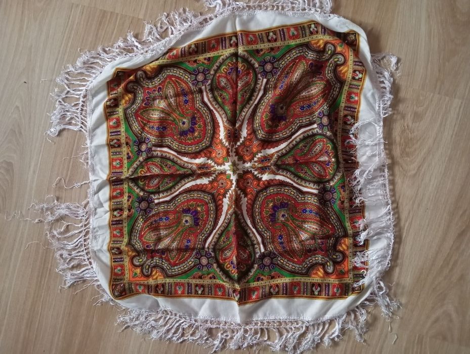 Folkowa chustka -apaszka