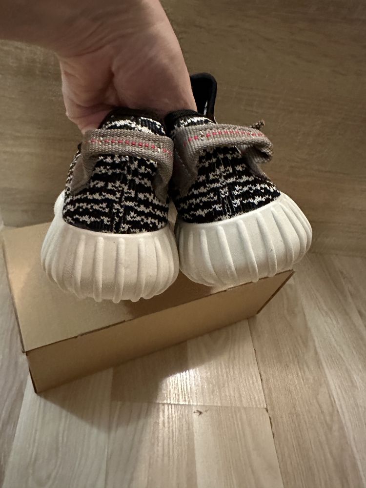 Кросівки Adidas Yeezy p.38-40 нові оригвнал у коробці розпродаж