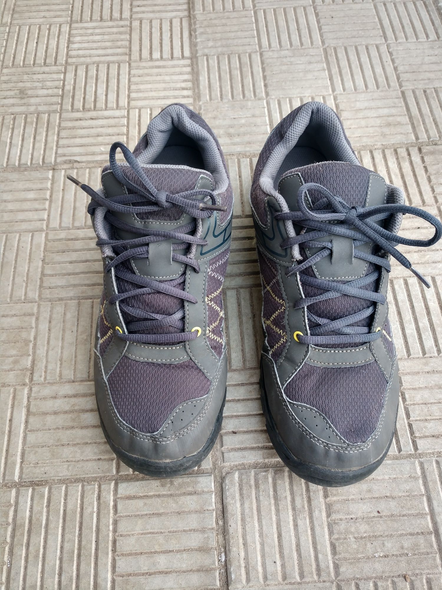 Трекінгові кросівки Quechua, Decathlon, р 44.
