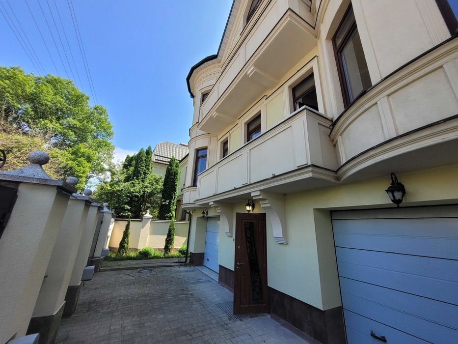 Добротні апартаменти поблизу центру та парку.