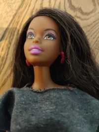 Lalka czarnoskóra Barbie z samorobnym dresem.