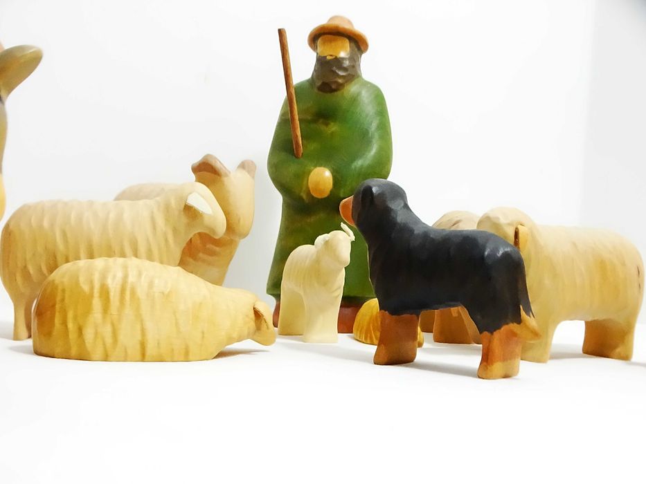 Zestaw 28 ręcznie wykonanych figurek marki Buntspecht