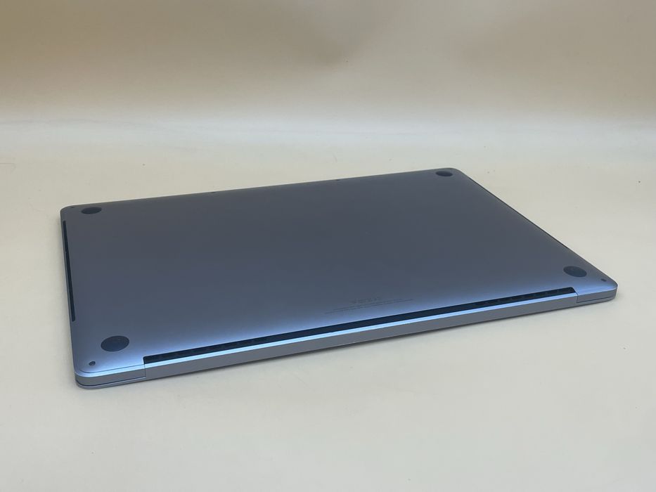 Macbook pro 2018 15.4 512 gb i9 16gb оперативки