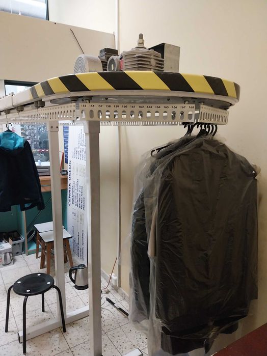 Wieszak obrotowy ,karuzela, do pralni albo szatni