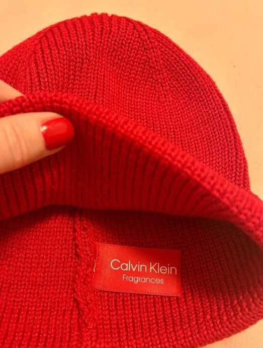 nowa czerwona czapka Calvin Klein na prezent