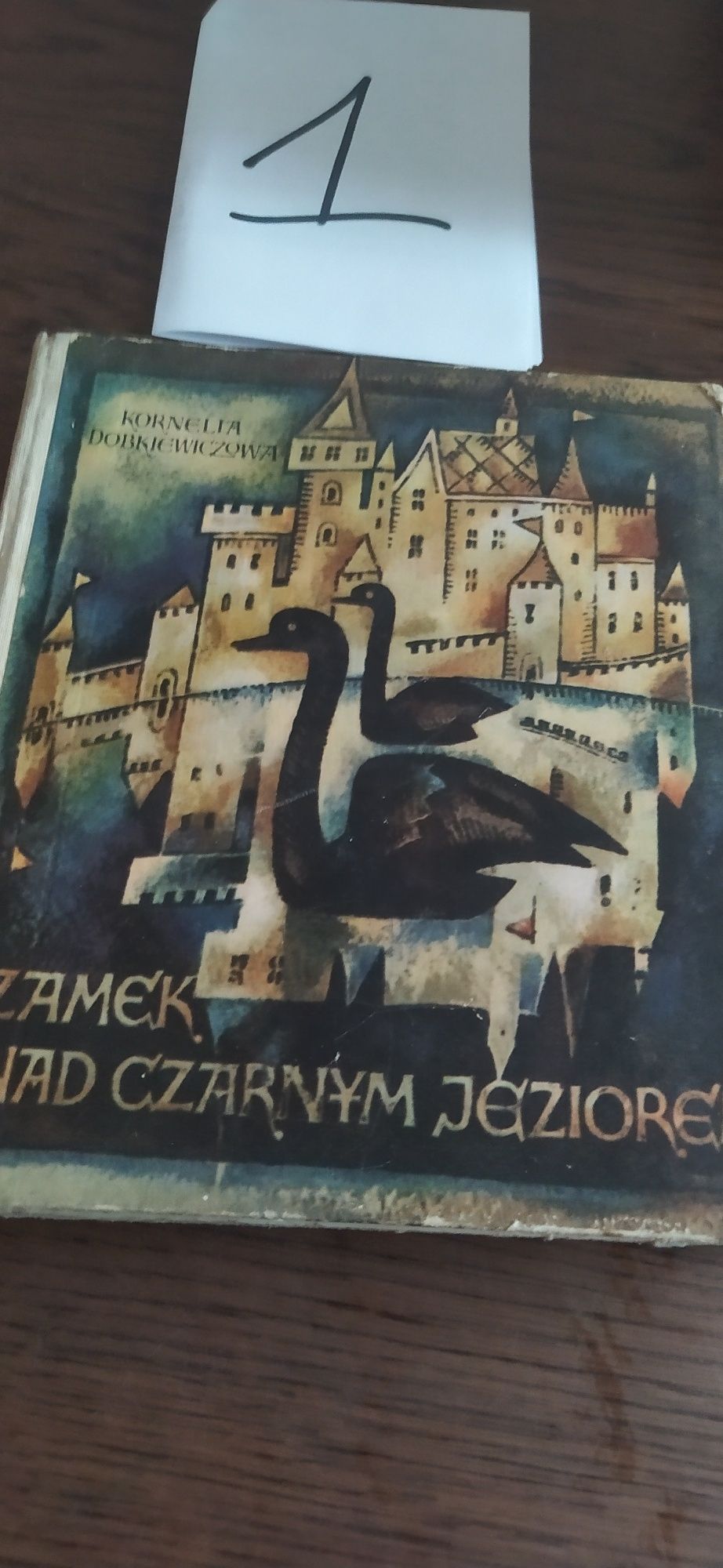 Zamek Nad Czarnym Jeziorem
