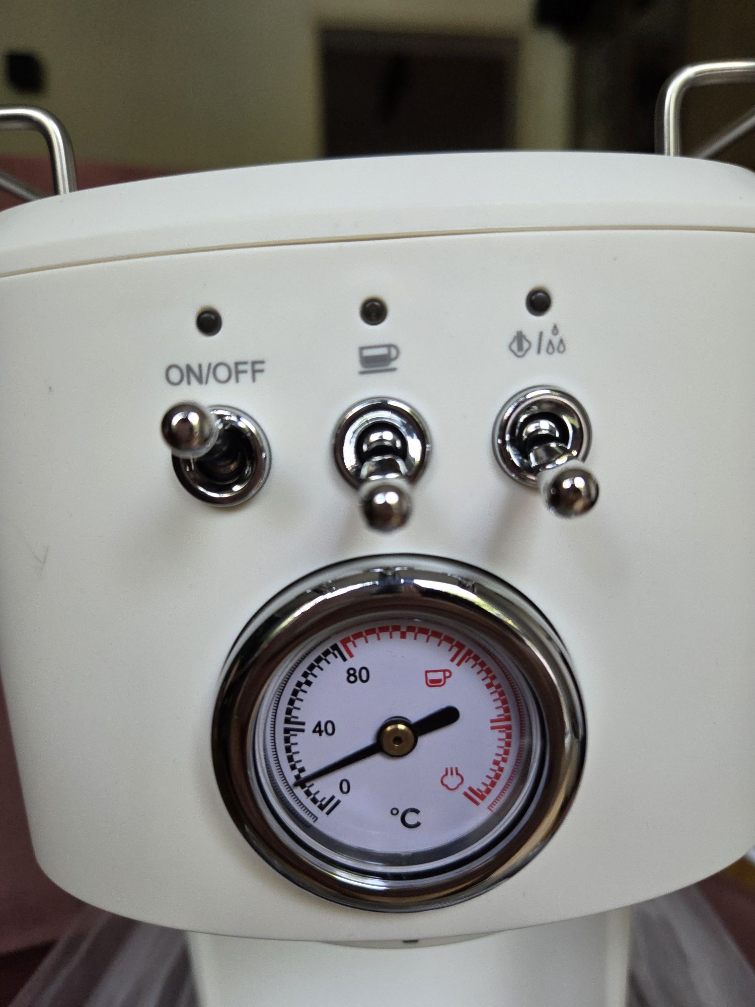 Ekspres ciśnieniowy kolbowy 1100W Bergner Retro Biały nowy