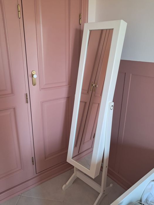 Espelho de pé guarda joias