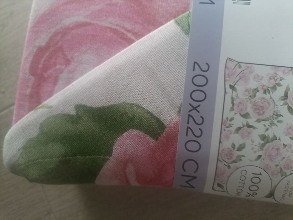 Posciel w róże z bawełny SINSAY 220/200cm komplet pościeli w kwiaty