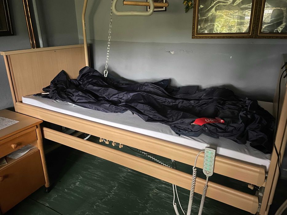 Łóżko rehabilitacyjne CAMA i materac przeciwodleżynowy BioFlote 4000