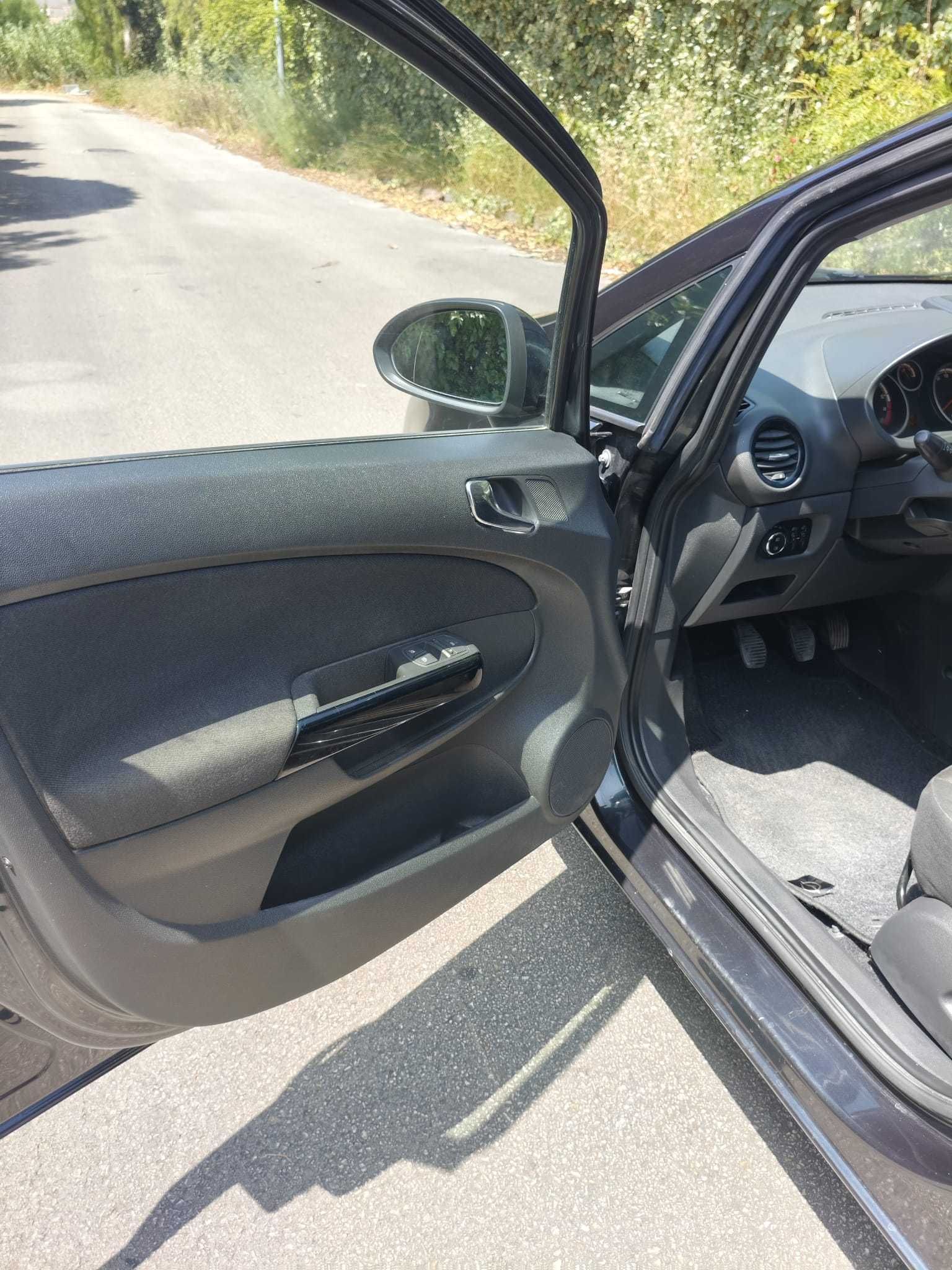 Opel Corsa 1.2  Gasolina com 83.000 Km