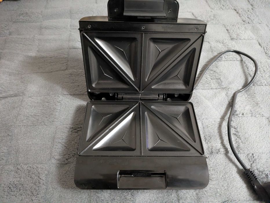 Бутербродниця Magio-377 (трикутник) як нова