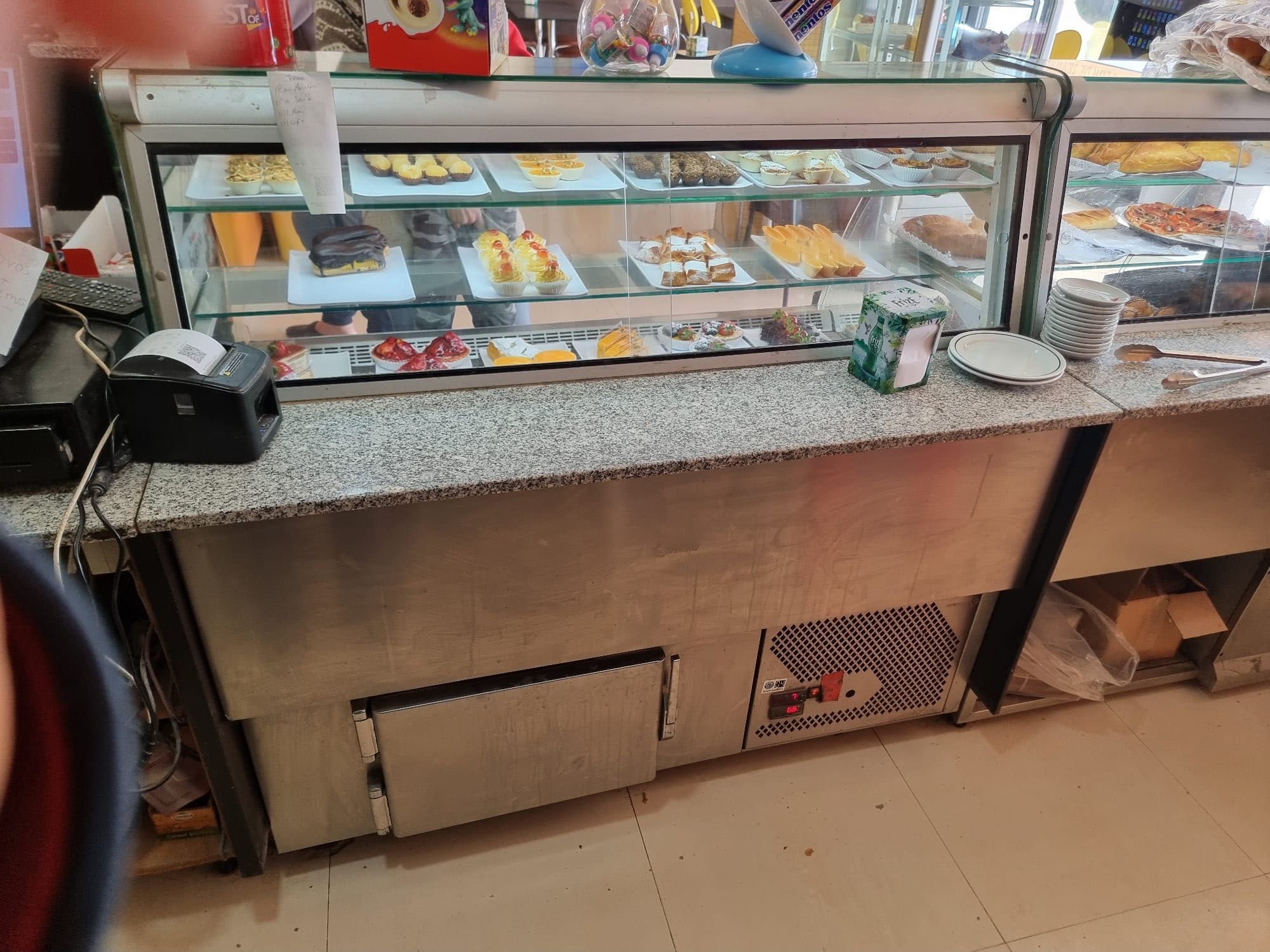 Vitrines de padaria e pastelaria usadas