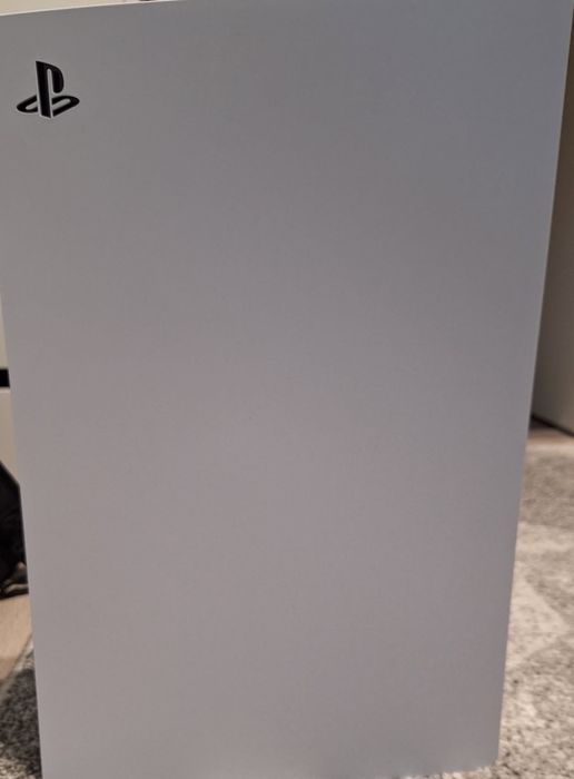 Ps5 z napędem,dwoma padami i stacją dokującą