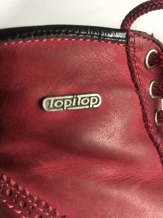 Натуральне хутро всередині, шкіряні ботинки.