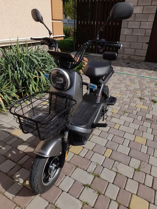 Продам елекроскутер кросер CR1