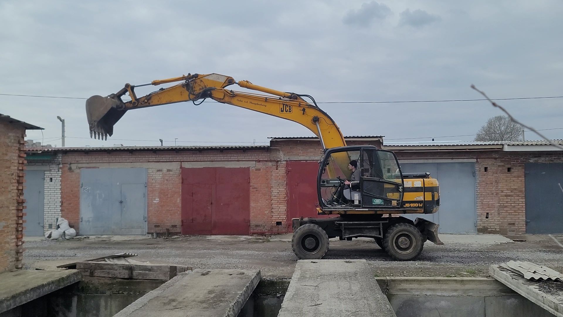 Продам попвноповоротний, колісний екскаватор JSB JS160W