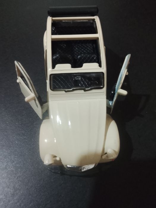 Citroen 2 CV abre as portas miniatura