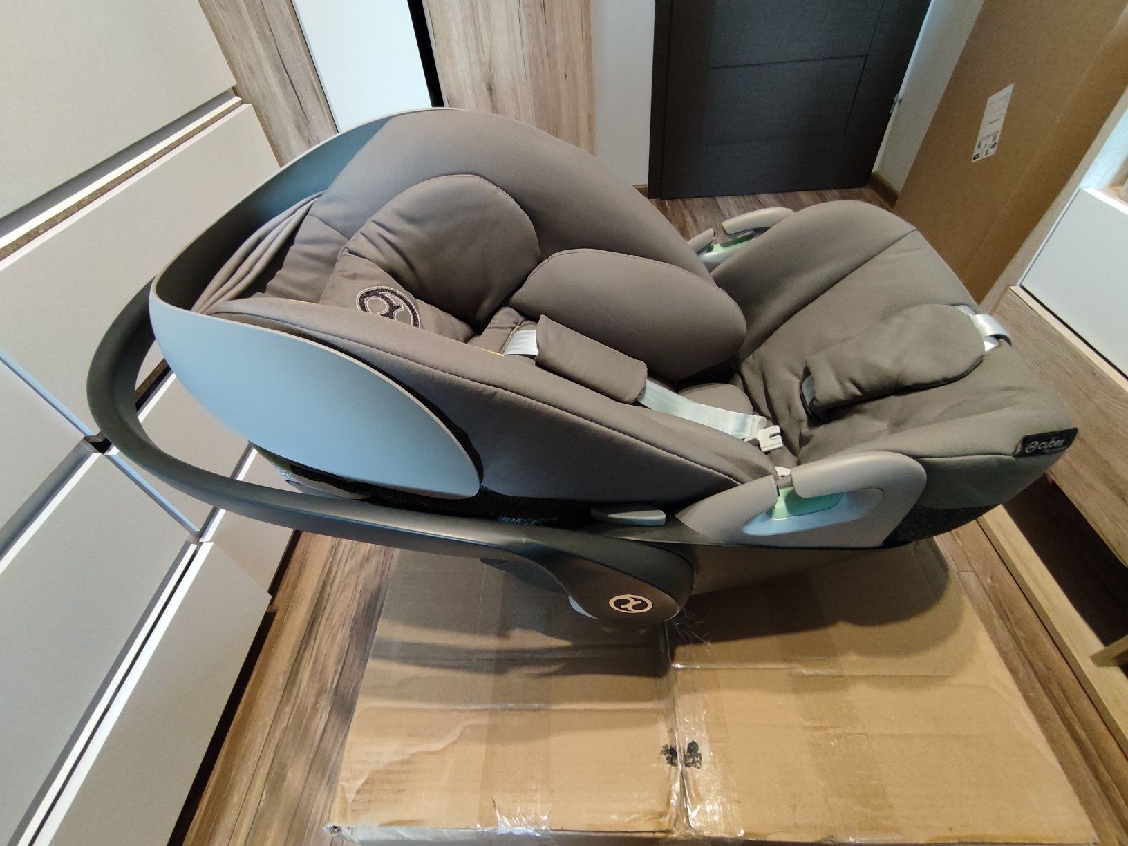 Fotelik Cybex Cloud T i-Size Mirage Grey + adaptery