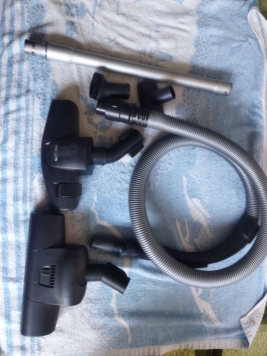 Пылесос Philips с контейнером 2000W.