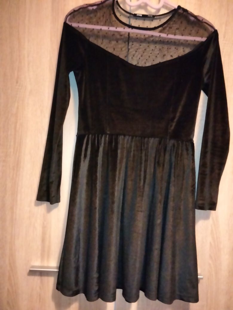 Czarna welurowa sukienka ( okazjonalna)
