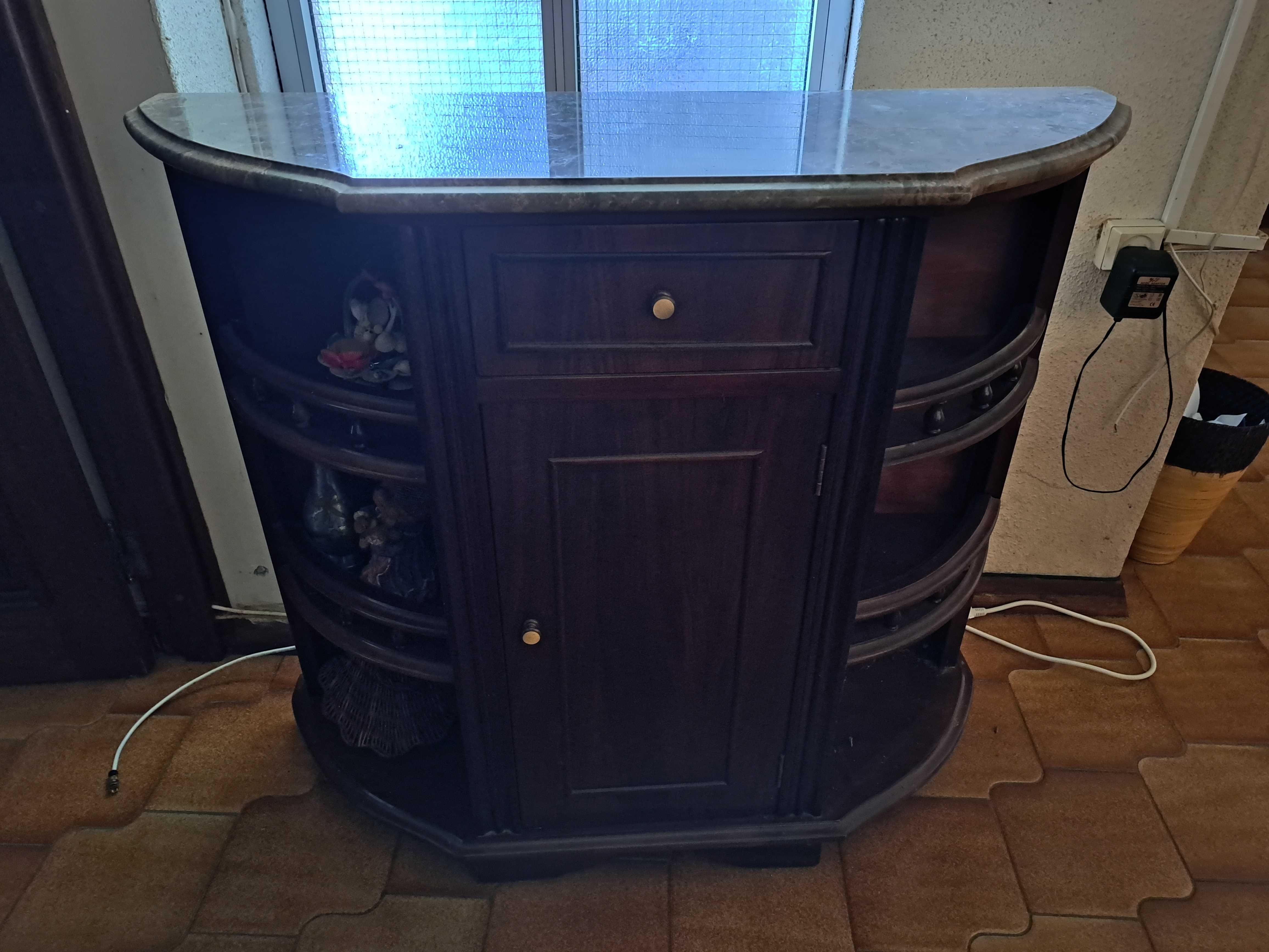 console de madeira e mármore
