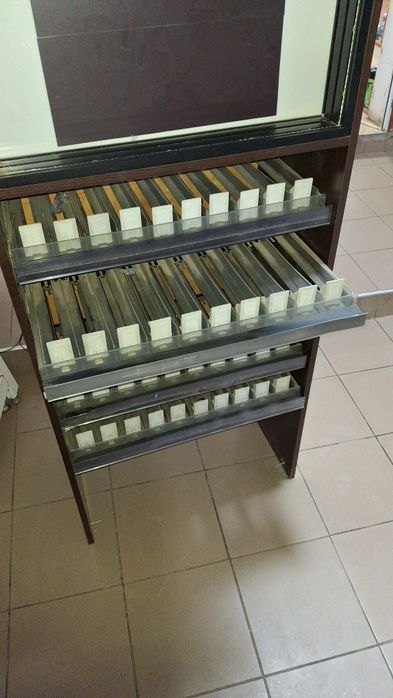 Полиця для сигарет