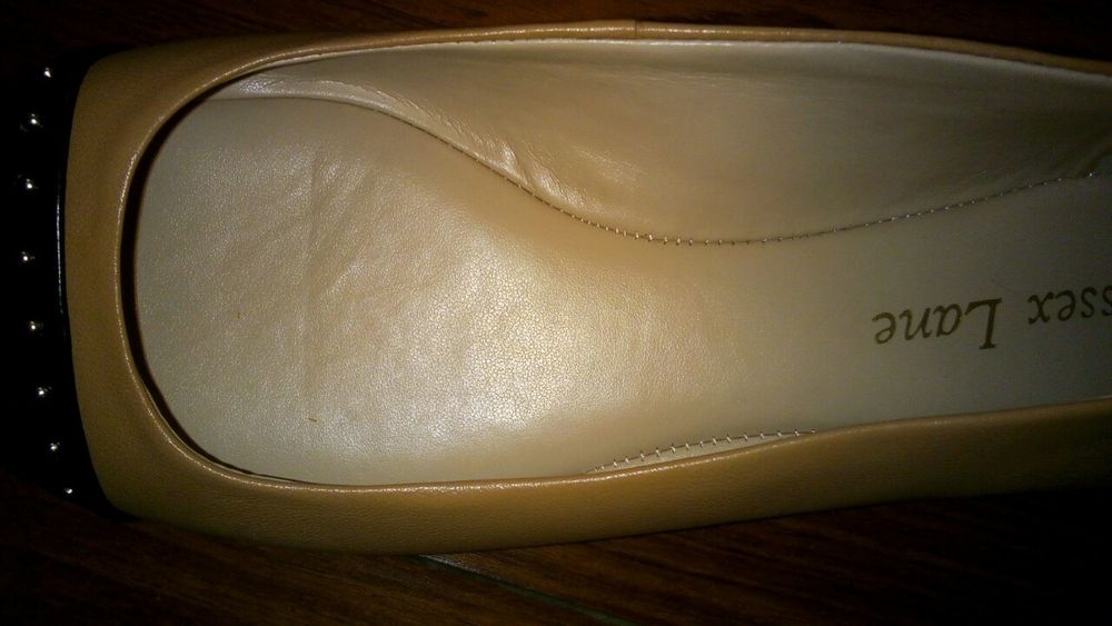 Жіноче взуття фірмове,шкіряне.