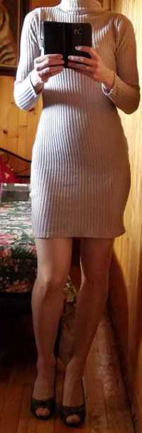 Kremowa ciepła sukienka mini