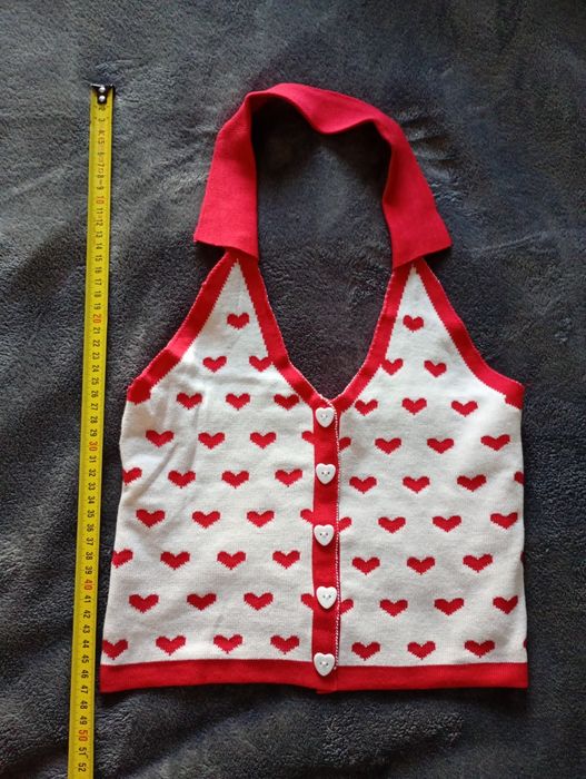 Top z odkrytymi plecami w serduszka