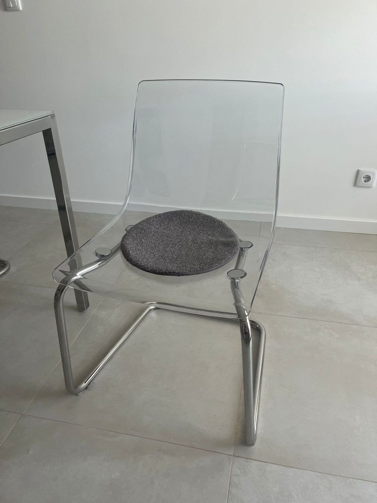 Conjunto de mesa de jantar e 6 cadeiras