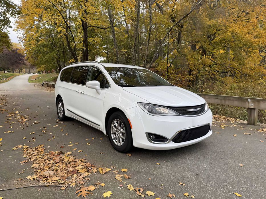 Chrysler Pacifica      2020