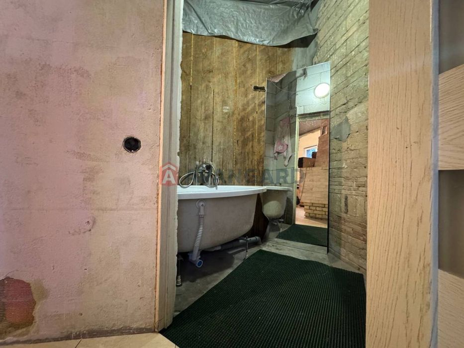 Продаж будинку в центрі під житло або комерцію