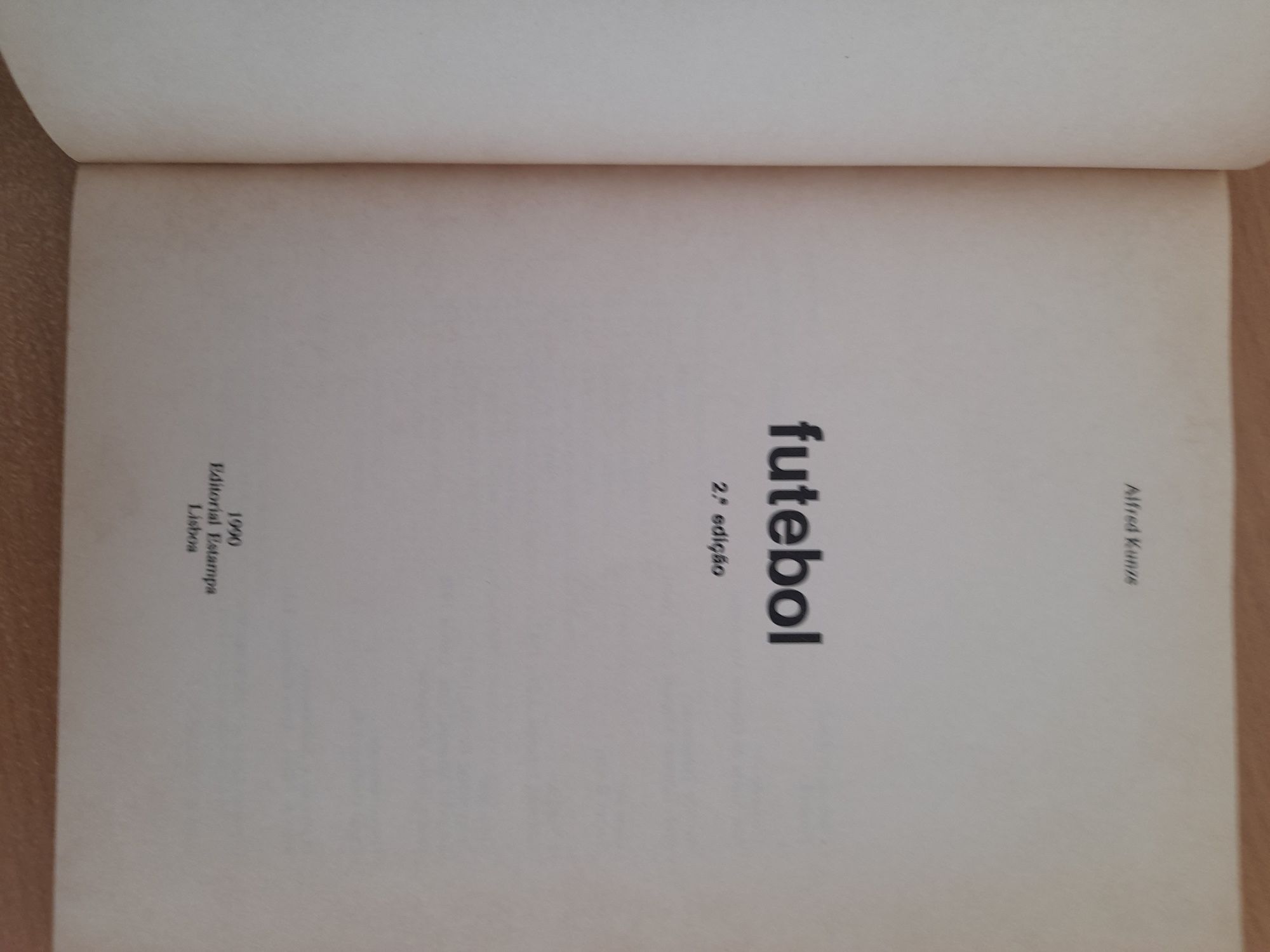Livro "Futebol" de Alfred Kunze