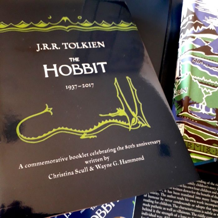 J R R Tolkien - The Hobbit Facsimile Edition - HarperCollins 2016 NOVO