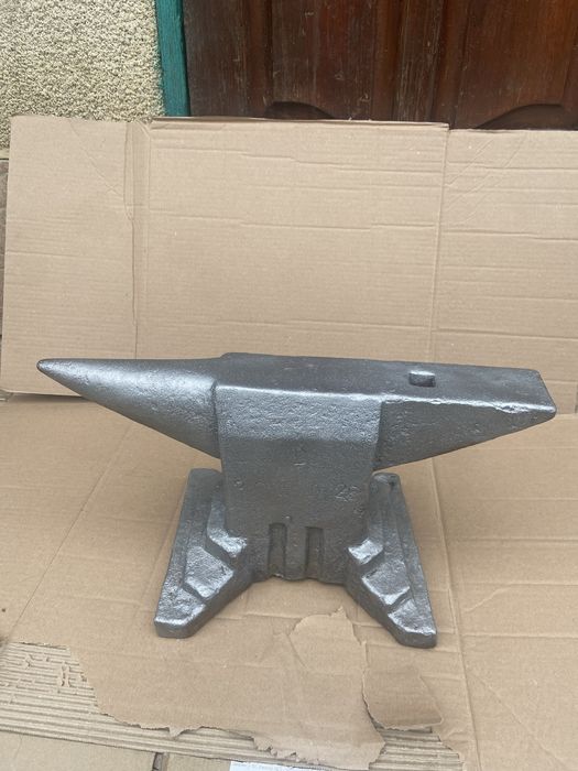 Наковальня слюсарна