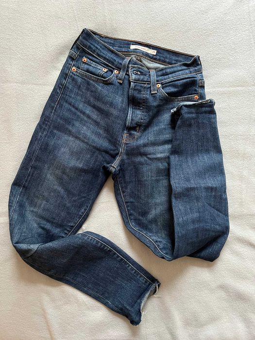 Levi's wedgie skinny — semi-novas