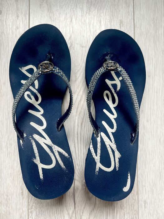 Жіночі вʼєтнамки Guess