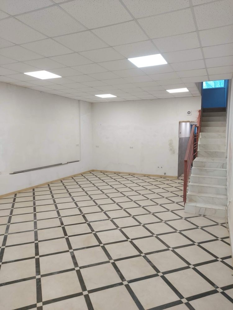 Сдам помещение центр площадь СЛАВЯНСК .магазин кафе офис